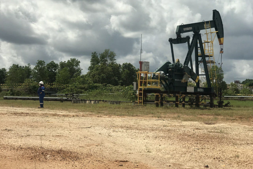 PT Pertamina Hulu Rokan mengontrol produksi di SCentral Gathering Station tasiun Pengumpul Minyak Mentah 10 Field Duri, Blok Rokan, Riau.