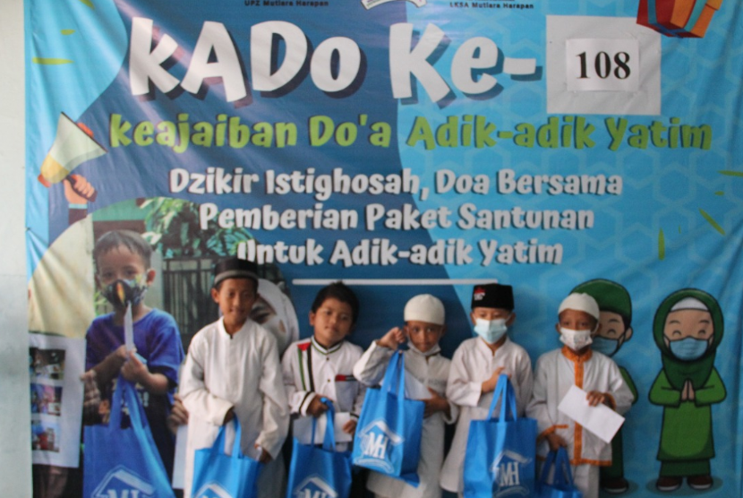 Yayasan Mutiara Harapan menggelar kegiatan “KADO” ke-108 (Keajaiban Doa) selain santunan 87 paket kepada adik-adik binaan acara ini disertai dzikir istighosah.