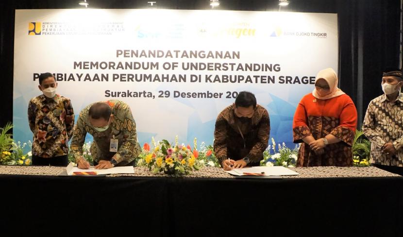 PT Sarana Multigriya Finansial (Persero) atau SMF menjalin sinergi  dengan Pemerintah Kabupaten (Pemkab) Sragen, Jawa Tengah melalui  BPR Djoko Tingkir, Rabu (29/12). 