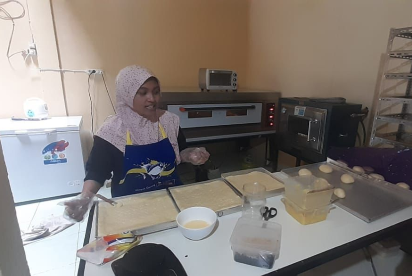 Annisa Mu’adah salah satu penerima bantuan dari KUA Biringkanaya, Makassar, tak pernah mengira sebelumnya, usaha yang dirintis sejak tahun 2020, saat ini omzetnya meroket sampai lima kali lipat.