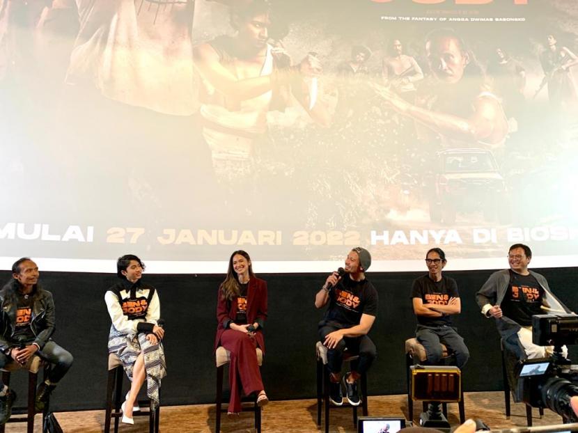 Pemain dan kru film Ben & Jody dalam acara rilis official trailer dan poster di Epicentrum XXI, Jakarta Selatan, Rabu (5/1/2022). 