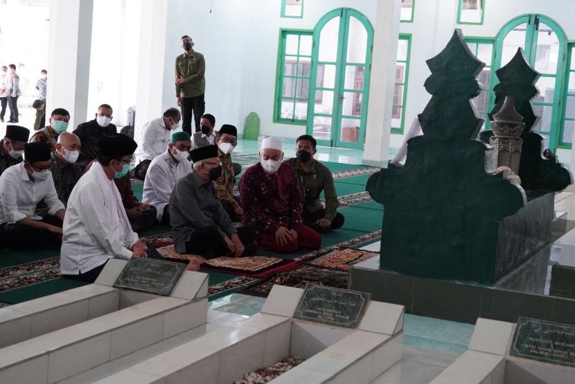 Wakil Presiden Maruf Amin berziarah ke makam Pendiri Alkhairaat Sayyid Idrus bin Salim Al Jufri di Palu