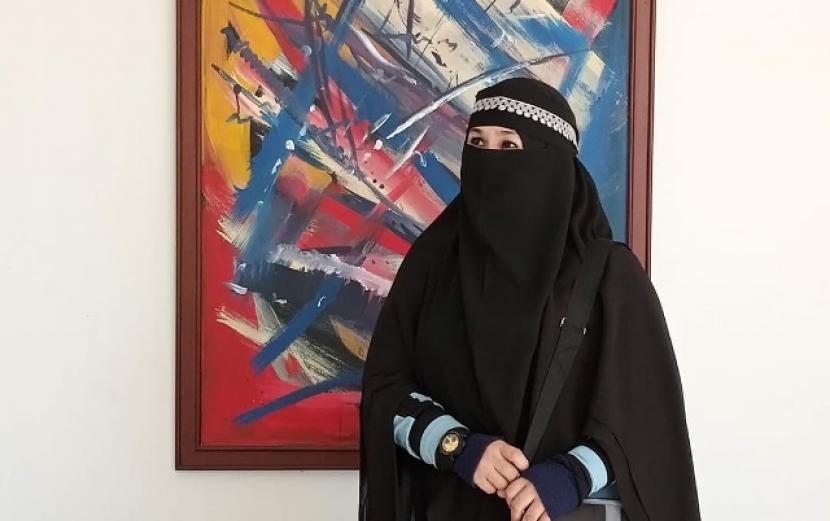 Shavina. Mualaf Shavina  menolak ajak murtad dan memilih Islam 