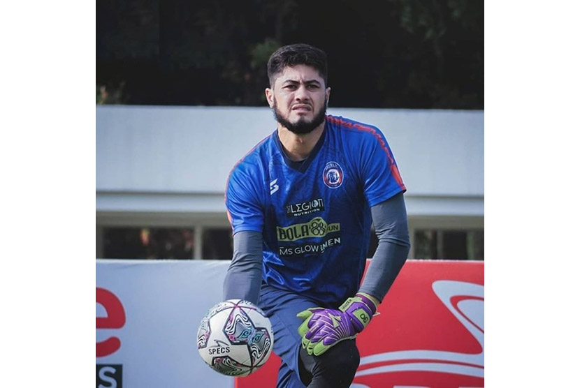 Kiper Arema FC  Aguero ‘Maringa’ dos Santos. 