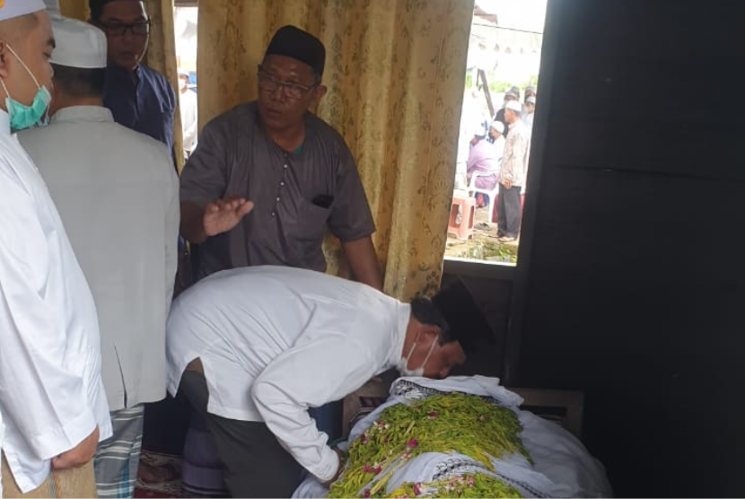 Kabar duka wafatnya Allimul Allamah Al Arif Billah Tuan Guru Syekh KH Abdul Muin di Dalam Pagar Martapura Timur Kabupaten Banjar, Senin (14/2/2022), menyebar cepat ke berbagai penjuru banua.