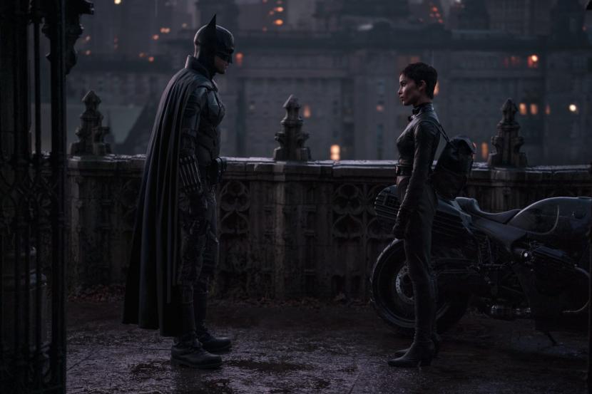 Foto adegan film The Batman. Film arahan sutradara Matt Reeves ini masih bertahan di puncak box office Amerika Utara pada akhir pekan kedua perilisannya.