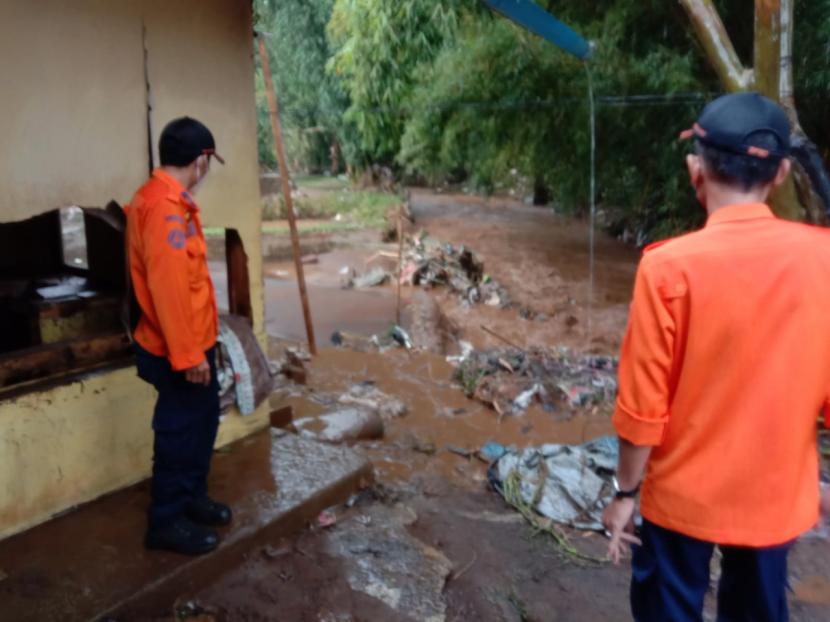 Banjir melanda rumah warga di Kecamatan Cikajang dan Cisurupan, Kabupaten Garut, Rabu (23/2/2022). 