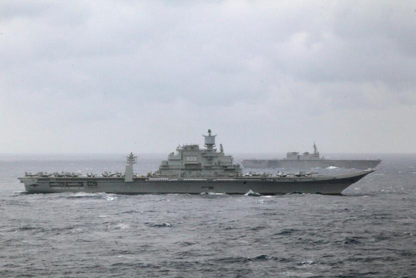 Kapal angkatan laut India, INS Vikramaditya. India membeli satu-satunya kapal induk dari Rusia pada 2004.