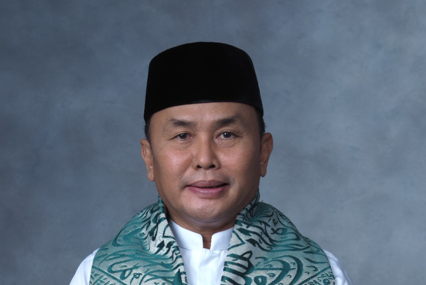 Gerakan membumikan Kalteng BerAKHLAK ini diinisiasi oleh Gubernur Kalimantan Tengah H Sugianto Sabran, yang memandang bahwa AKHLAK dalam setiap sektor kehidupan adalah hal yang relevan sepanjang zaman.