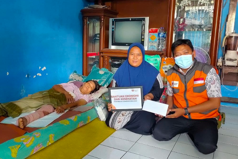  Rumah Zakat memberikan bantuan kesehatan kepada Juhana yang berlokasi di Kelurahan Poris Jaya, Kecamatan Batuceper, Kota Tangerang.