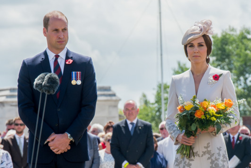 Pangeran William dan Kate Middleton kembali melakukan tradisi keluarga kerajaan pada Natal tahun ini.