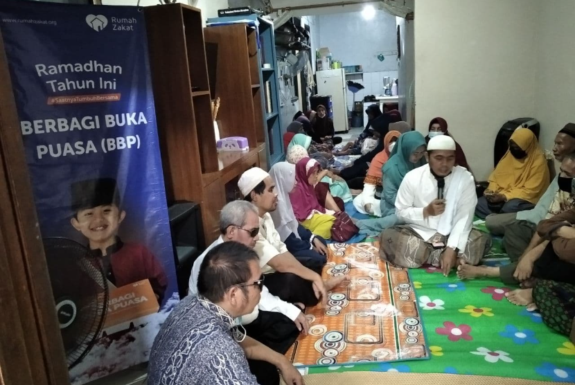 Rumah Zakat melaksanakan kegiatan Berbagi Buka Puasa yang berlokasi di Yayasan Keluarga Tuna Netra Muslim.