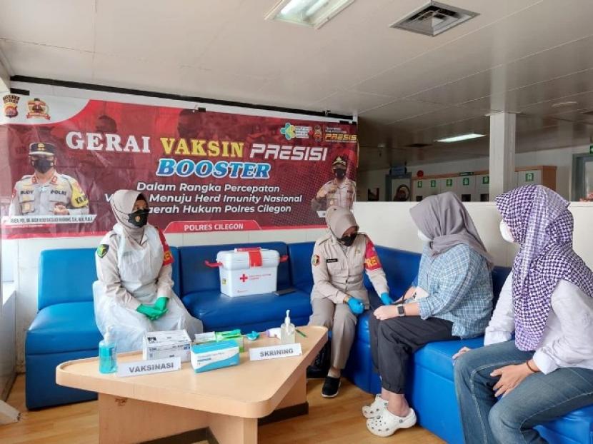 Terobosan Polda Banten-Polres Cilegon untuk vaksinasi booster pemudik di kapal feri