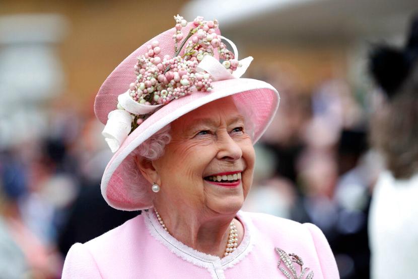 Ratu Elizabeth Inggris tiba untuk Royal Garden Party di Istana Buckingham di London, Rabu, 29 Mei 2019. Para anggota keluarga kerajaan Inggris akan mewakili Ratu Elizabeth ketika pesta kebun tradisional kembali digelar pada musim panas di Istana Buckingham. 