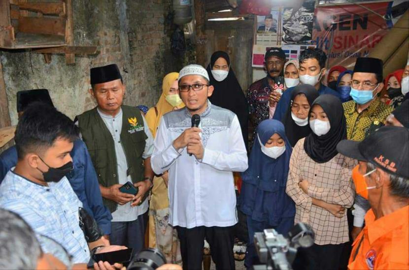 Memasuki penghujung Ramadhan 1443 H/2022, Wali Kota Padang Hendri Septa terus melanjutkan kisah indahnya dalam membantu warga yang ia pimpin melalui program Semata (Semalam di Palanta).