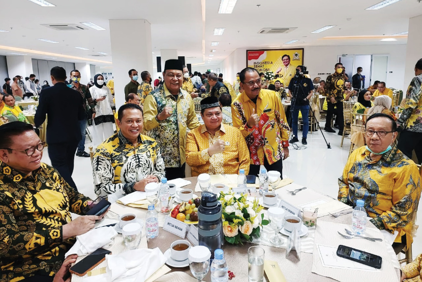 Ketua Dewam Pimpinan Daerah DPD Partai Golkar Provinsi Kalimantan Selatan H Sahbirin Noor menghadiri silaturahmi dengan Ketua Umum Partai Golkar Airlangga Hartarto di Jakarta, Rabu (18/5/2022) sore.
