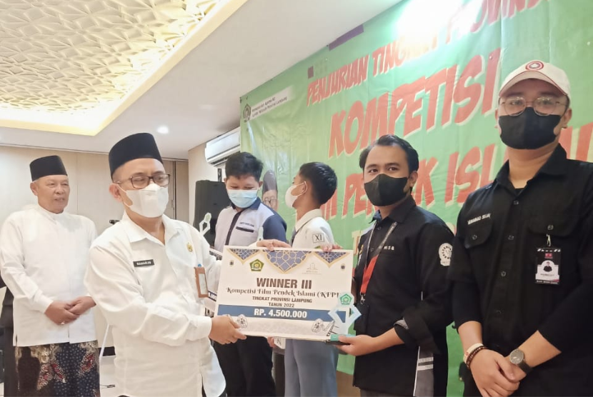 Kakanwil Kemenag Provinsi Lampung, Puji Raharjo, mengajak 53 peserta Kompetisi Film Pendek Islami (KFPI) Tingkat Provinsi Lampung Tahun 2022 untuk memenuhi media sosial dengan konten kebaikan. 