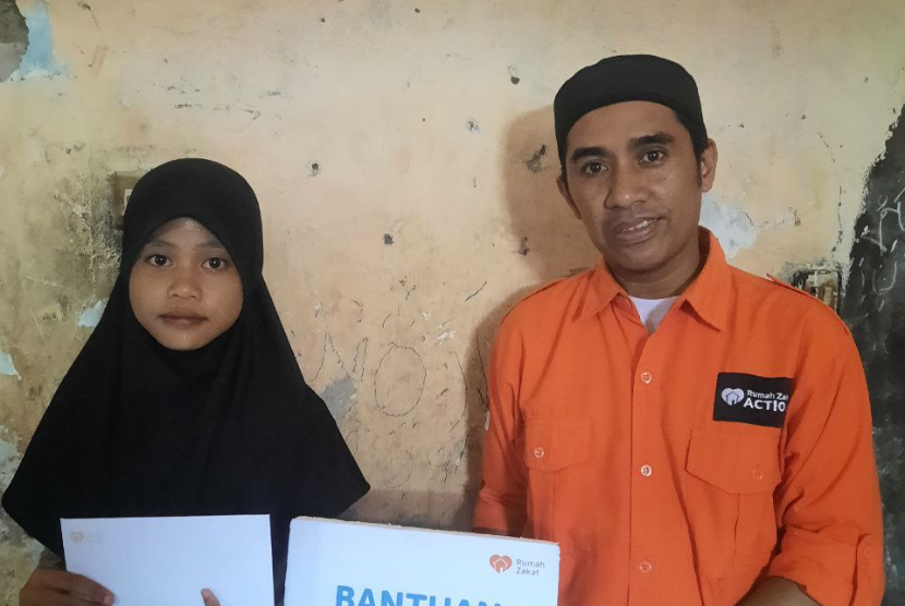  Rumah Zakat kembali menyalurkan bantuan kesehatan kepada Sarwati, seorang anak remaja berusia tiga belas tahun yang mengalami kebocoran jantung.