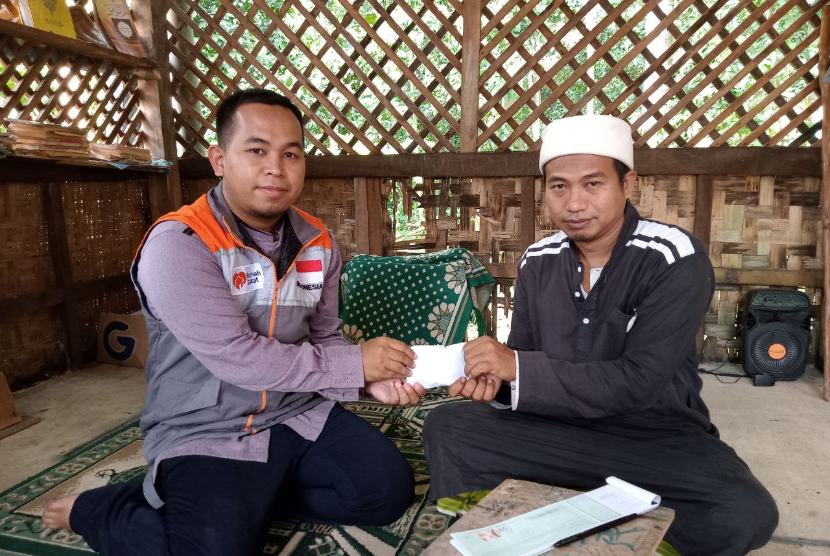 Rumah Zakat menyalurkan bantuan pembangunan untuk Pondok Pesantren Nurul Hidayah yang berada di Desa Melati, Kecamatan Waringinkurung, Kabupaten Serang. 