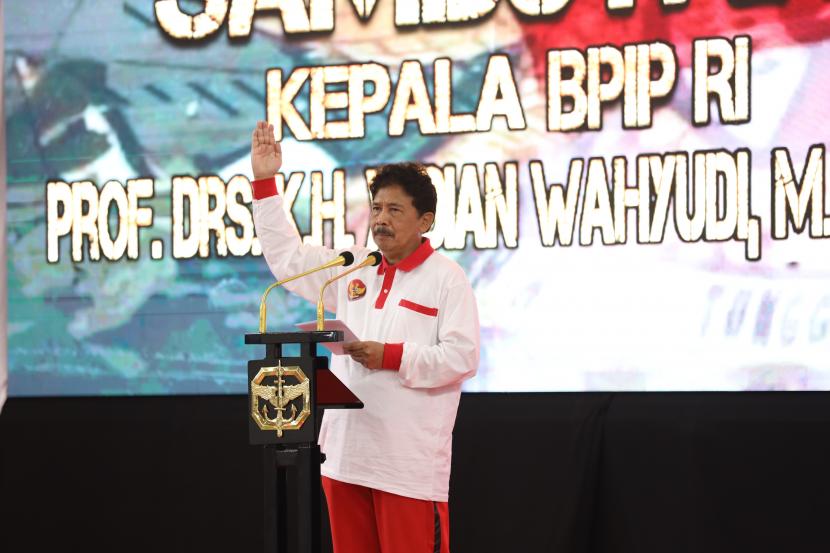 Badan Pembinaan Ideologi Pancasila (BPIP) bersama Komando Pasukan Khusus (Kopassus) Tentara Nasional Indonesia Angkatan Darat (TNI AD) melaksanakan silaturahmi dan olahraga bersama di Markas Komando Kopassus Cijantung, Jakarta Timur, Selasa, (21/6/2022).