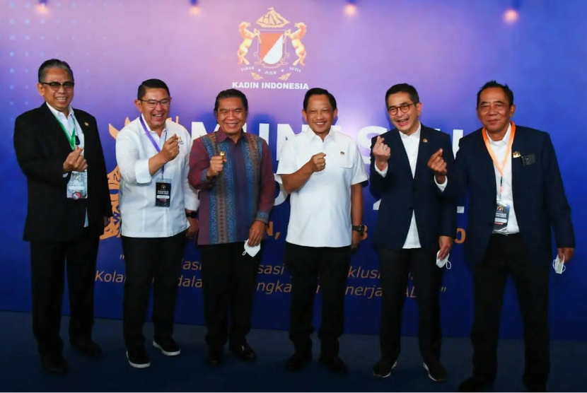  Menteri Dalam Negeri (Mendagri) Tito Karnavian menyatakan, dukungannya terhadap keberadaan satu-satunya Kamar Dagang dan Industri (KADIN) sebagai induk organisasi dunia usaha di Indonesia. 