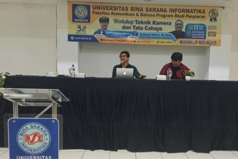 Universitas BSI (Bima Sarana Informatika) mengadakan “Workshop Teknik Kamera dan Tata Cahaya” yang digelar Universitas BSI kampus Pemuda, pada Jumat (17/6/2022).  