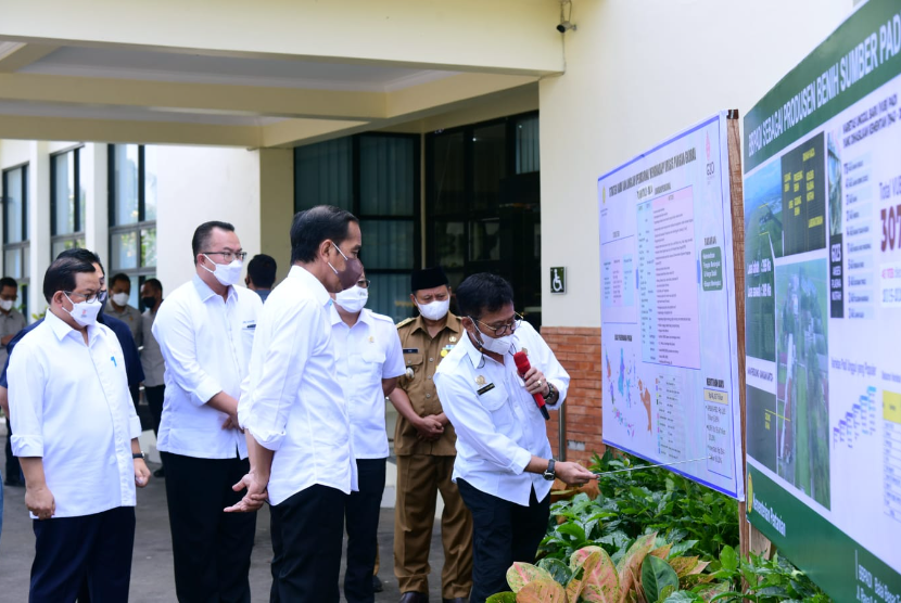 Presiden Joko Widodo (Jokowi) mengapresiasi pengembangan benih unggul yang dihasilkan jajaran Balai Besar Penelitian Tanaman Padi Kementerian Pertanian (Kementan).