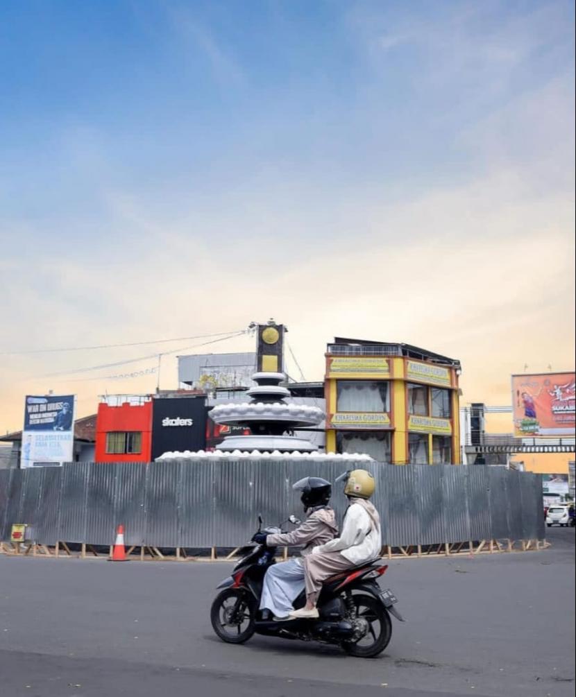 Suasana bundaran Tugu Adipura Kota Sukabumi yang akan dibangun untuk dipercantik, Kamis (14/7/2022).