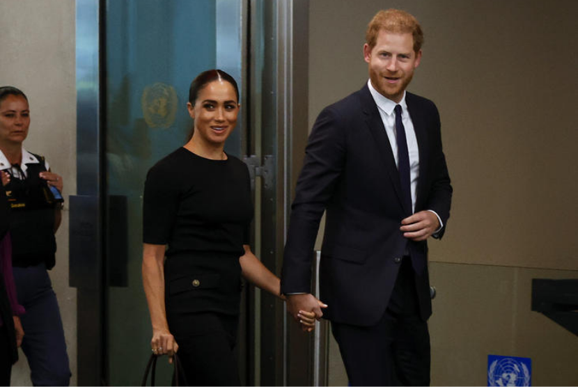 Meghan Markle dan suaminya Pangeran Harry hadir di acara 2020 UN Nelson Mandela Prize di markas besar PBB di New York, AS, 18 Juli 2022. Podcast Spotify milik mereka, Archetypes, disetop sementara selama masa berkabung mangkatnya Ratu Elizabeth II.