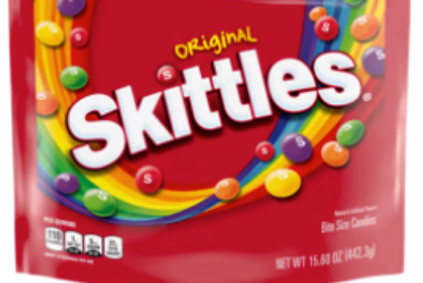 Permen Skittles. Produsen Skittles digugat karena dianggap membahayakan kesehatan manusia akibat penggunaan titanium oksida sebagai zat pewarna permennya.