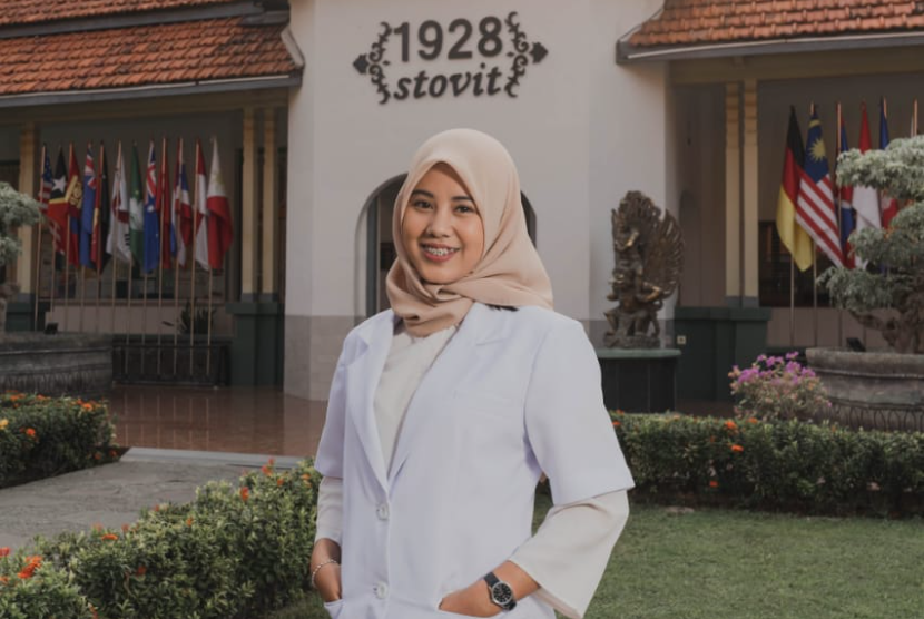 Retno Kanthiningsih, alumni Beasiswa Baznas program Satu Keluarga Satu Sarjana (SKSS) 2014 berhasil menggapai mimpinya menjadi seorang dokter gigi. 
