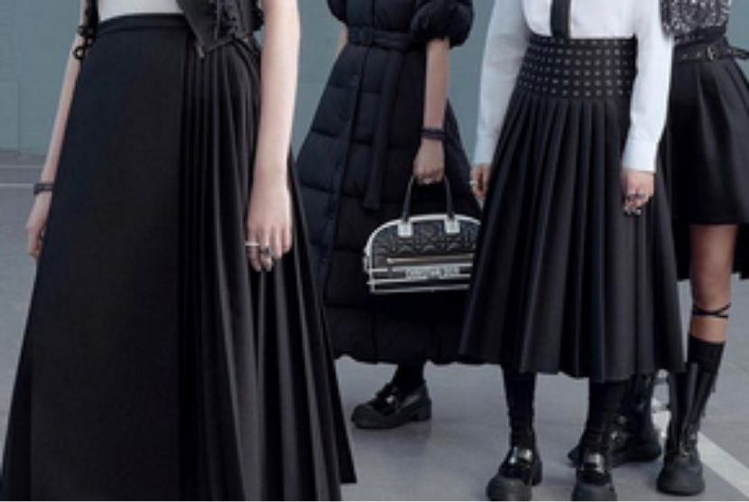 Rok lipit Dior dituding sebagai bentuk apropriasi budaya. China memiliki rok serupa sejak dinasti Ming.