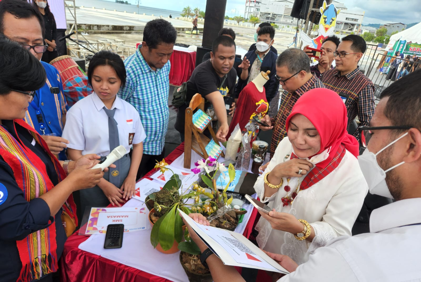 Kampanye Gerakan Nasional Bangga Buatan Indonesia (Gernas BBI) #SemangatSulbar yang digelar di Anjungan Pantai Manakarra, Desa Rimuku, Mamuju, Sulawesi Barat (Sulbar), Jumat (29/7/2022), Gernas BBI diharapkan menjadi momentum kolaborasi seluruh pemangku kepentingan di Sulbar dalam mengembangkan UMKM.