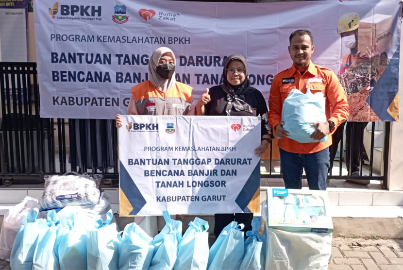  Rumah Zakat bersama BPKH distribusikan bantuan untuk penyintas banjir dan tanah longsor di Kabupaten Garut