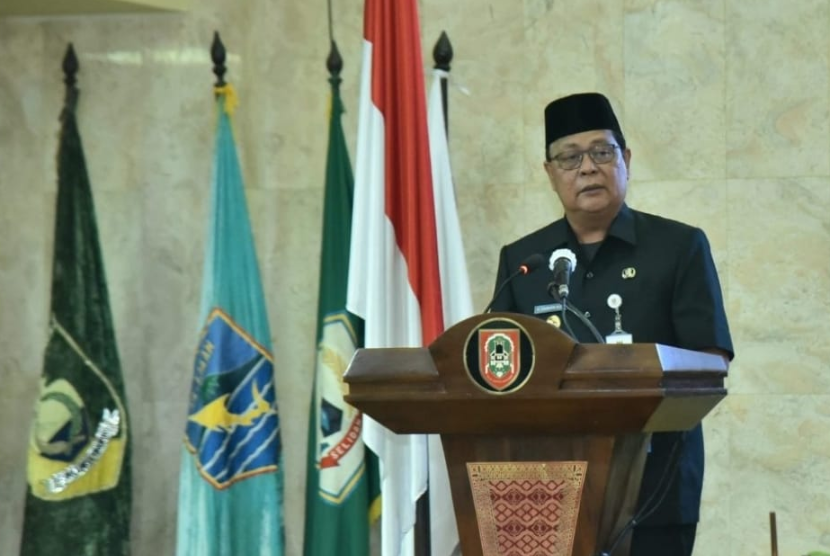Gubernur Kalimantan Selatan (Kalsel) Sahbirin Noor menyampaikan dan menyerahkan Kebijakan Umum Perubahan Anggaran dan Prioritas Plafon Anggaran Sementara (KUPA-PPAS) APBD 2022. 