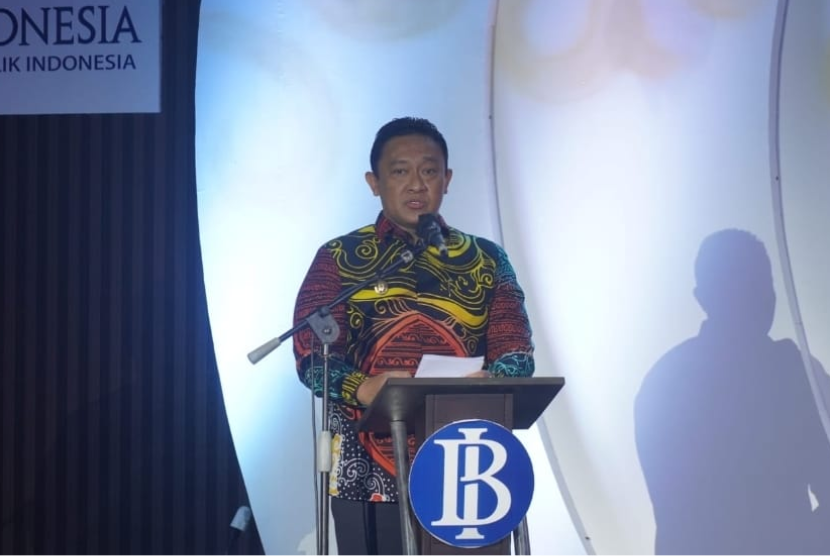 Wakil Gubernur Kalimantan Tengah (Kalteng) Edy Pratowo membuka secara resmi Festival UMKM dan Pariwisata Pesona Tambun Bungai 2022, bertempat di Aula Gedung KONI Kalteng, Kamis (4/8/2022).