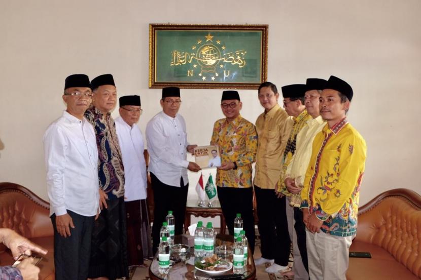 Ketua DPD Partai Golkar Jabar TB Ace Hasan Syadzily, menyambangi kantor Pimpinan Wilayah Nahdlatul Ulama (NU) Jawa Barat, di Jalan Terusan Galunggung, Kota Bandung, Kamis (4/8). 