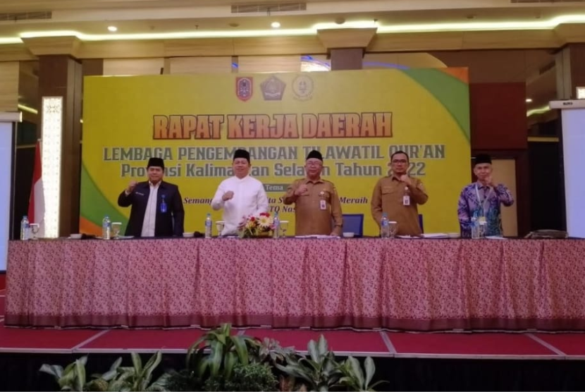 Gubernur Kalsel Sahbirin Noor menghadiri pembukaan Pelatihan Bersama “Peningkatan Kemampuan Aparat Penegak Hukum Dalam Penanganan Perkara Tindak Pidana Korupsi Wilayah Hukum Provinsi Kalimantan Selatan”, yang diselanggarakan Komisi Pemberantasan Korupsi (KPK) di Galaxy Hotel Banjarmasin pada Senin (13/6).