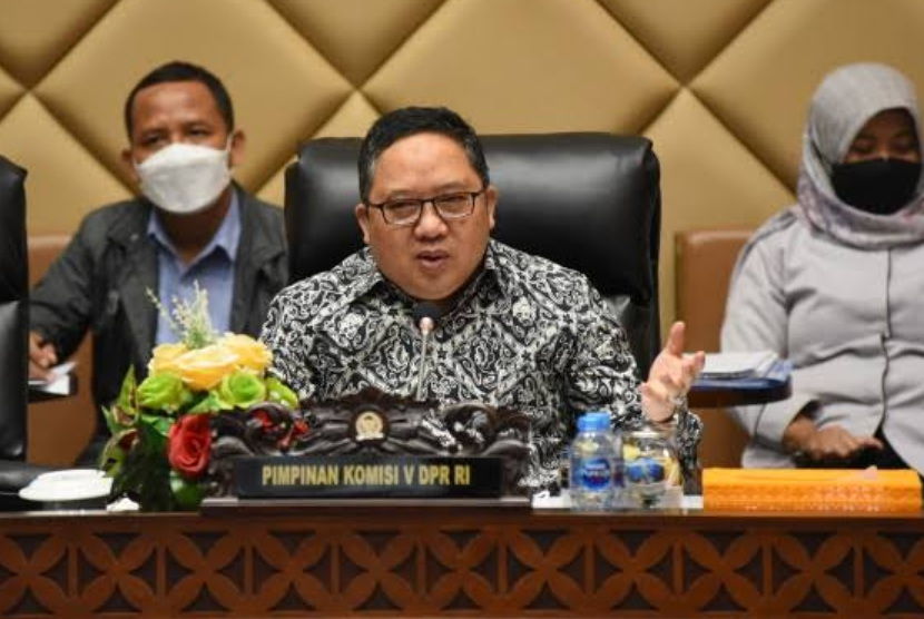 Wakil Ketua Komisi V DPR RI Saifullah Tamliha menyesalkan sikap Menteri Perhubungan yang tidak koordinasi dengan Komisi V DPR RI terkait rencana menaikan tarif ojek daring atau online. 