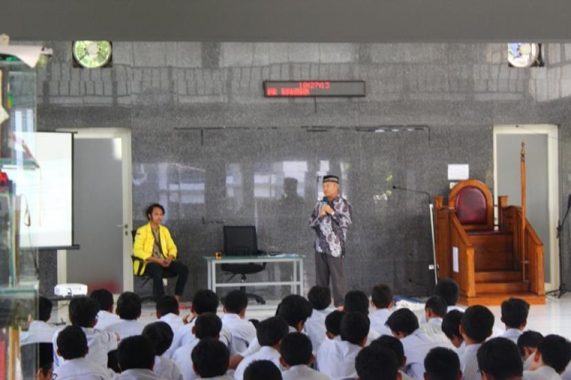 Sosialisasi hemat air wudhu yang dilakukan Universitas Indonesia di Pondok Pesantren Ibad Ar Rahman Pandeglang