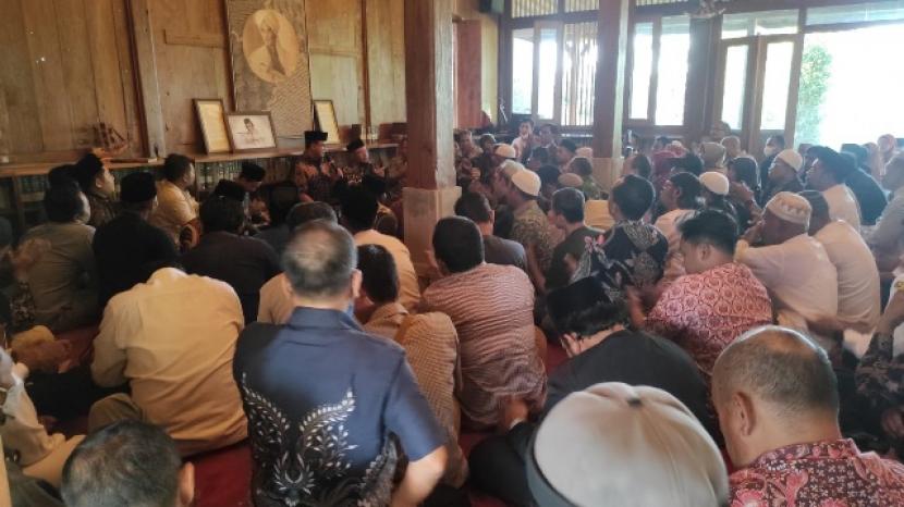 Warga dari berbagai daerah di Pulau Jawa sampaikan aspirasi untuk Anies Baswedan, di Jakarta Selatan, Rabu (24/8/2022). 