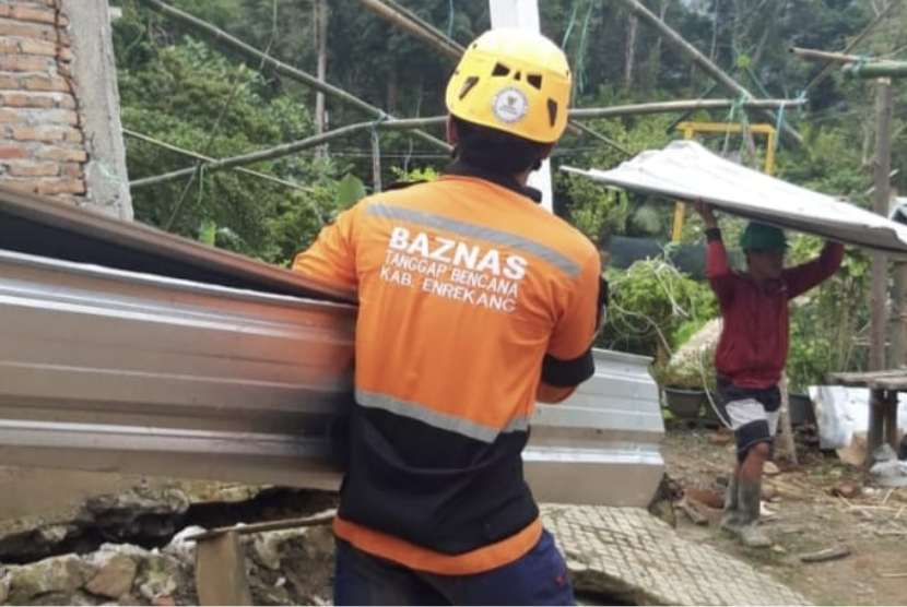 Badan Amil Zakat Nasional (Baznas) Provinsi Maluku Utara (Malut) bekerja sama dengan Baznas Kota Ternate, menggelar Pelatihan Manajemen Bencana bagi puluhan relawan tanggap bencana se-Provinsi Maluku Utara. (ilustrasi).