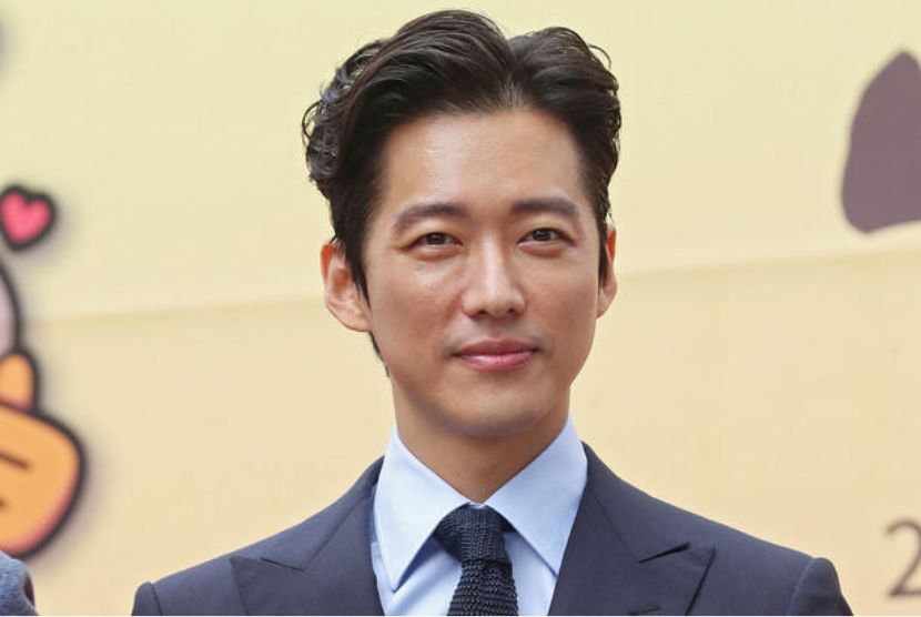 Aktor Korea Namkoong Min akan tampil di drama One Dollar Lawyer yang tayang di Disney+ Hotstar pada September 2022.