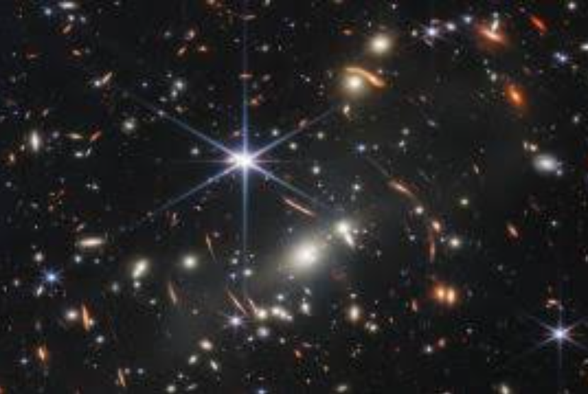 The James Webb Space Telescope captures an image of the Sparkler galaxy
