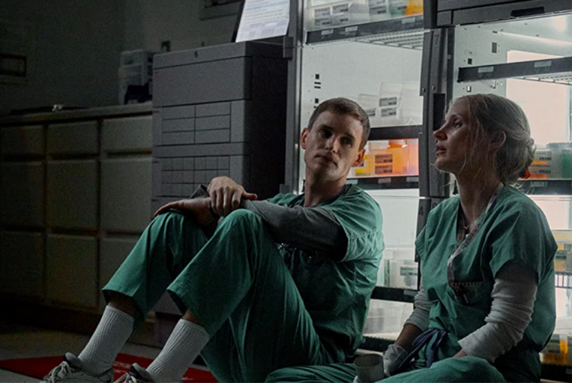 Aktris Jessica Chastain beradu peran dengan sesama pemenang Oscar, Eddie Redmayne, di drama The Good Nurse yang streaming di Netflix.