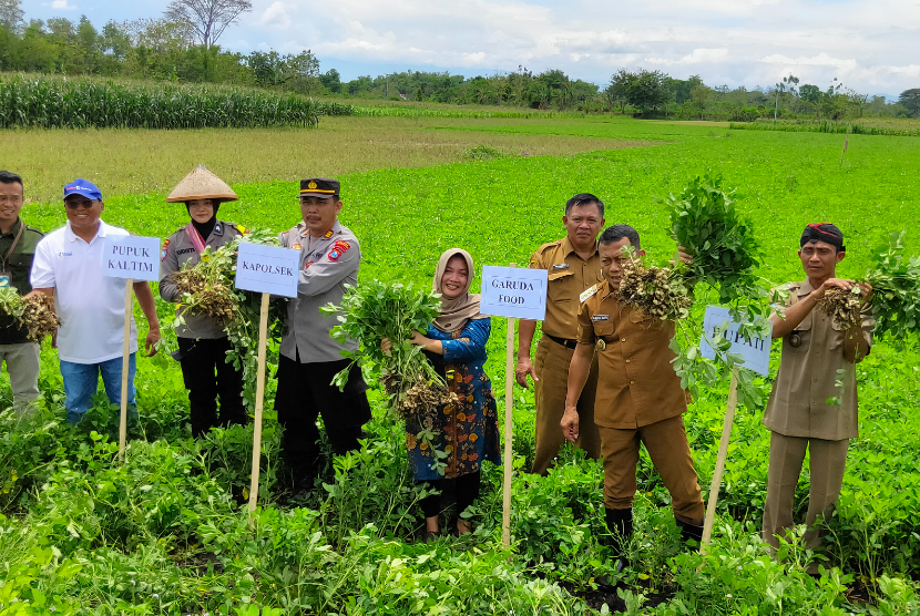 PT Pupuk Kalimantan Timur (Pupuk Kaltim) meningkatkan pemahaman petani dalam mendorong produktivitas lahan pertanian.