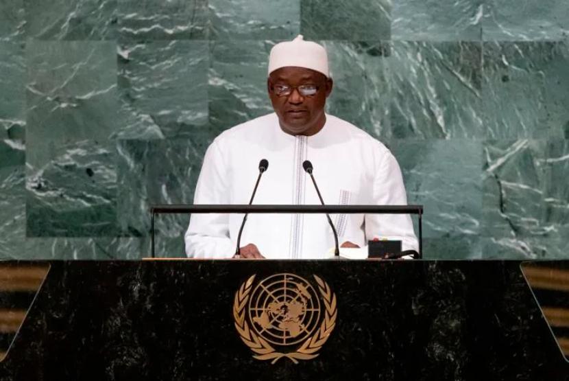 Presiden Gambia Adama Barrow berpidato di sesi ke-77 Majelis Umum PBB, Kamis, 22 September 2022 di markas besar PBB.