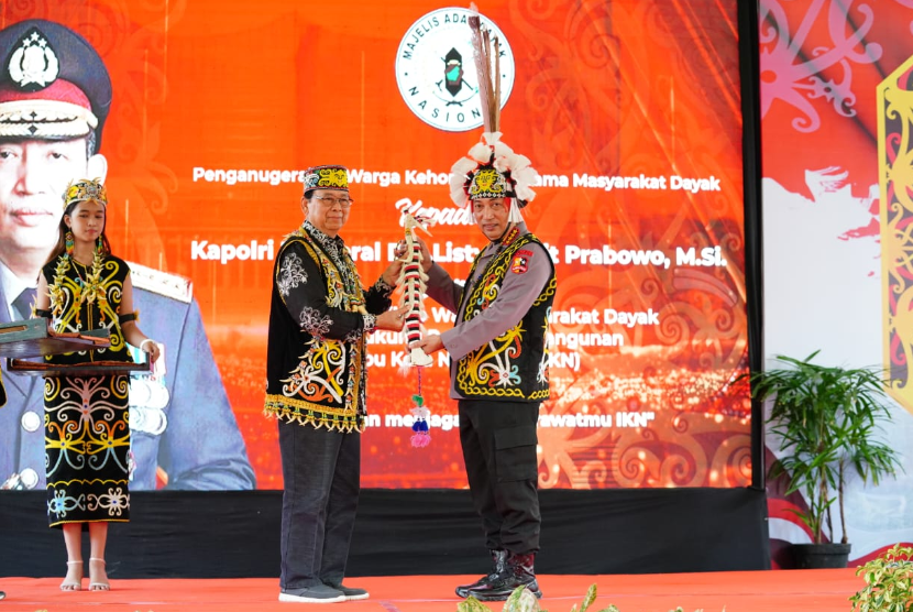 Kapolri  Listyo Sigit Purnomo dan Majelis Adat Dayak Nasional (MADN) bersinergi untuk terus mendukung dan mengawal pembangunan Ibu Kota Nusantara (IKN) di Kalimantan Timur (Kaltim). 