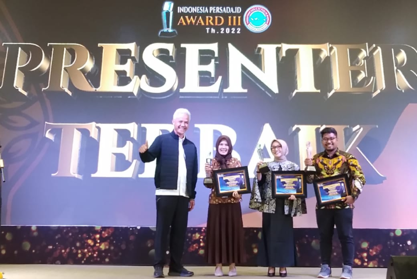  Elisa Anwiana Penyiar Radio Gema Randik Kabupaten Musi Banyuasin (Muba) yang di komandoi Herryandi Sinulingga AP berhasil meraih terbaik 1 kategori presenter di ajang Anugerah Indonesia Persada.id Award ketiga tahun 2022.