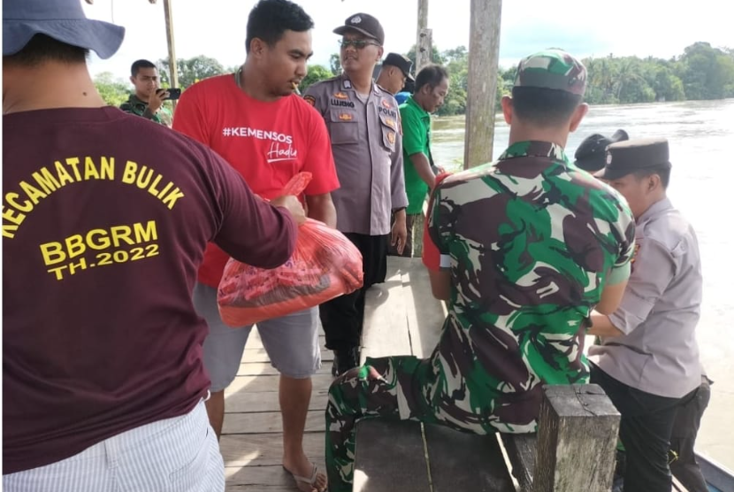 Gubernur Kalteng Sugianto Sabran telah menyerahkan bantuan berupa paket sembako masing-masing sebanyak 20 ribu paket ke Korem 102/Panju Panjung dan Kepolisian Daerah (Polda) Kalteng pada 19 Oktober 2022 lalu.